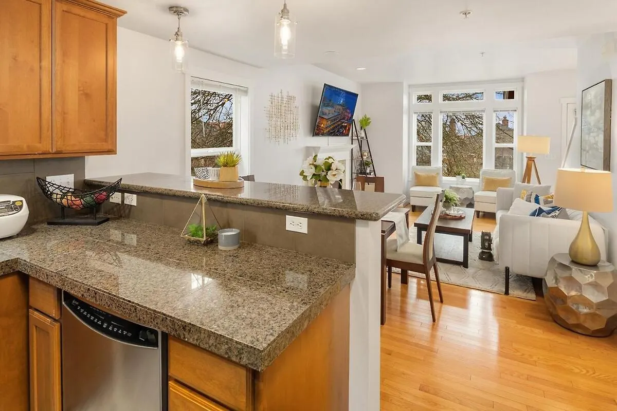 Cheerful Capitol Hill Home Ac And 98 Walk Score Seattle Holiday home