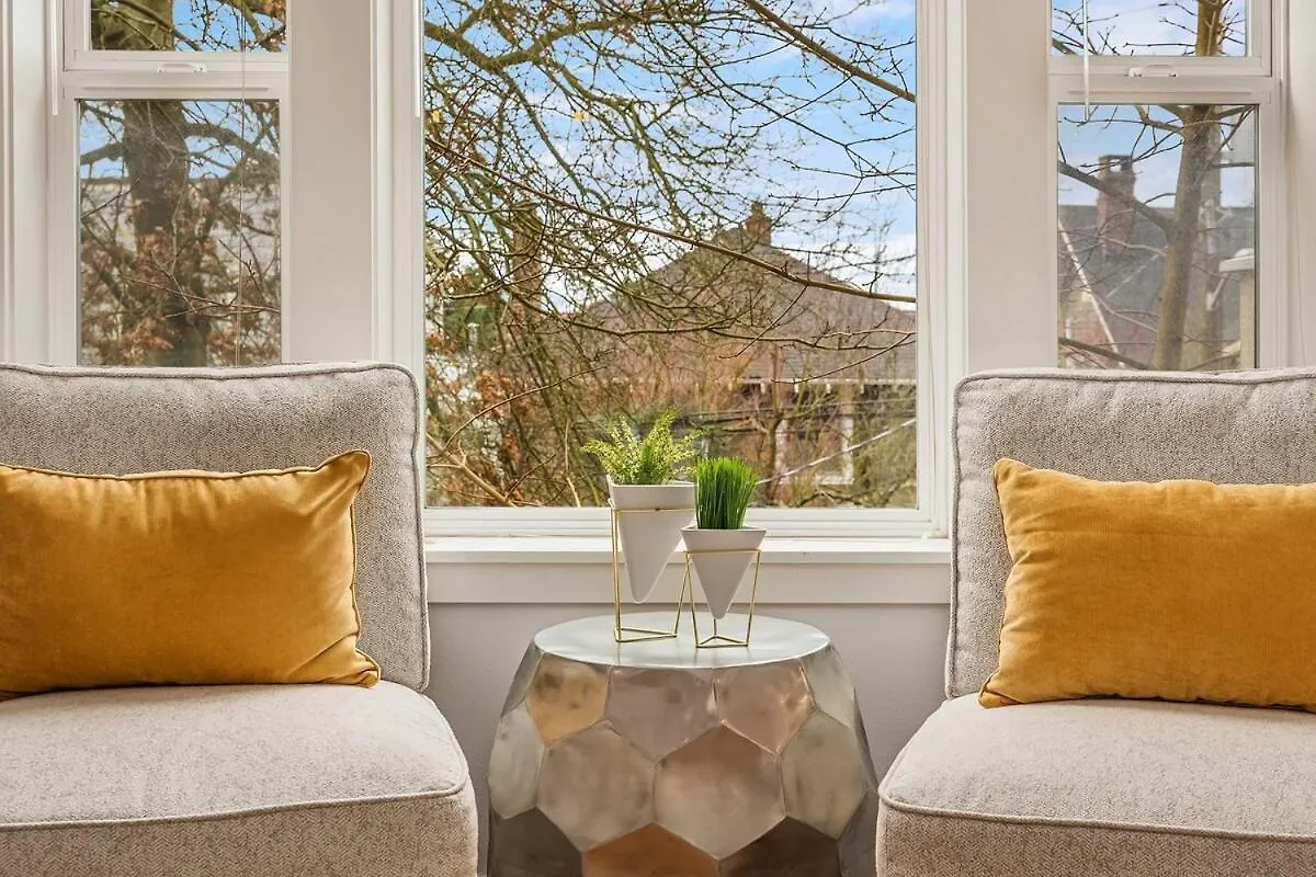 Cheerful Capitol Hill Home Ac And 98 Walk Score Seattle Holiday home