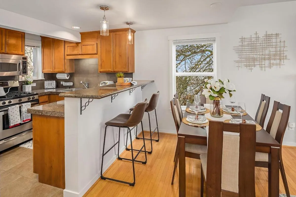 Holiday home Cheerful Capitol Hill Home Ac And 98 Walk Score Seattle United States